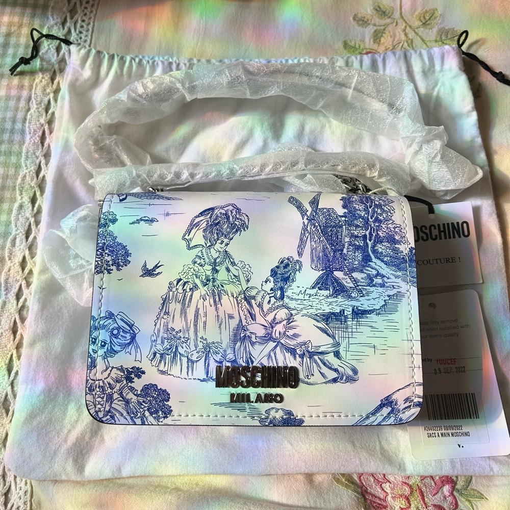 INCREDIBLY RARE NWT Moschino Animé Toile de Jouy Blue White Purse FW 2020